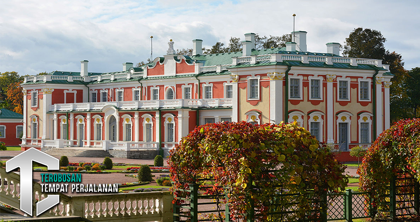 Menikmati Keindahan Taman Kadriorg di Tallinn