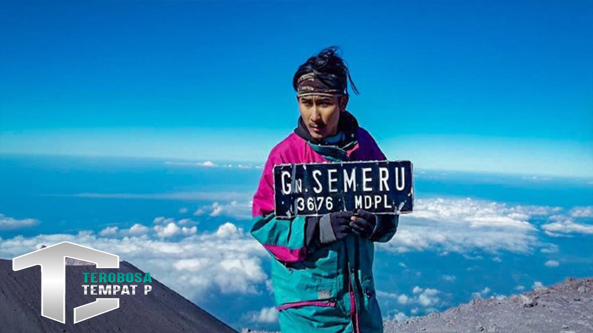Mendaki Gunung Tertinggi di Indonesia