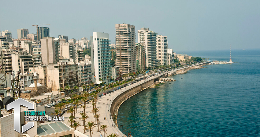 Lebanon: Pemandangan Laut Tengah yang Menawan